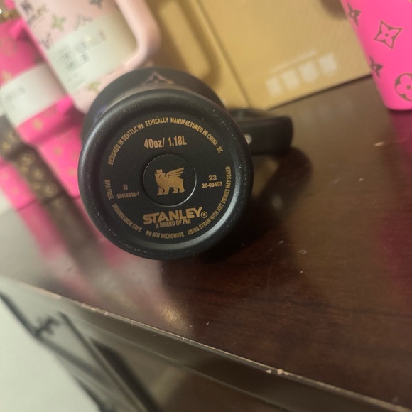 Stanley Quencher H2.0 Tumbler with Multicolor Design - Picture 5 of 5